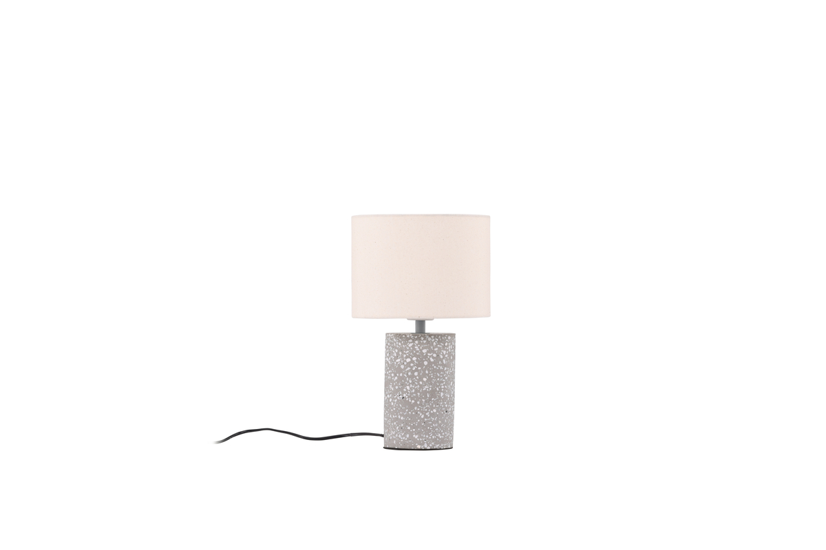 Dijon 35cm Grå bordlampe Fra Venture Design - Lampen har en fod i en smuk gr&aring; terrazzo med hvide detaljer og en lampesk&aelig;rm i fint beige h&oslash;r.