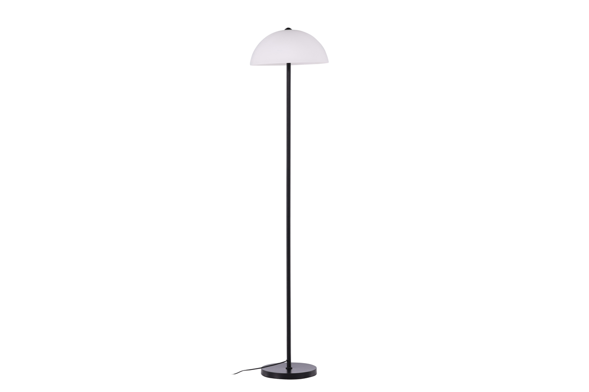 Ferrand Sort gulvlampe Fra Venture Design - Lampen har et nordisk design med en stilfuld lampefod i sort jern og en hvid lampesk&aelig;rm i glas.