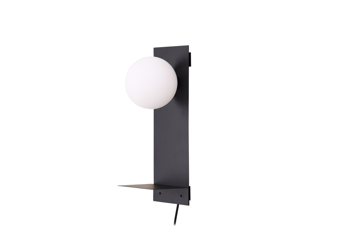 Troyes 45cm Sort væglampe Fra Venture Design - Lampen har en sort jernramme med en lille hylde, hvor ekstra dekoration kan placeres.