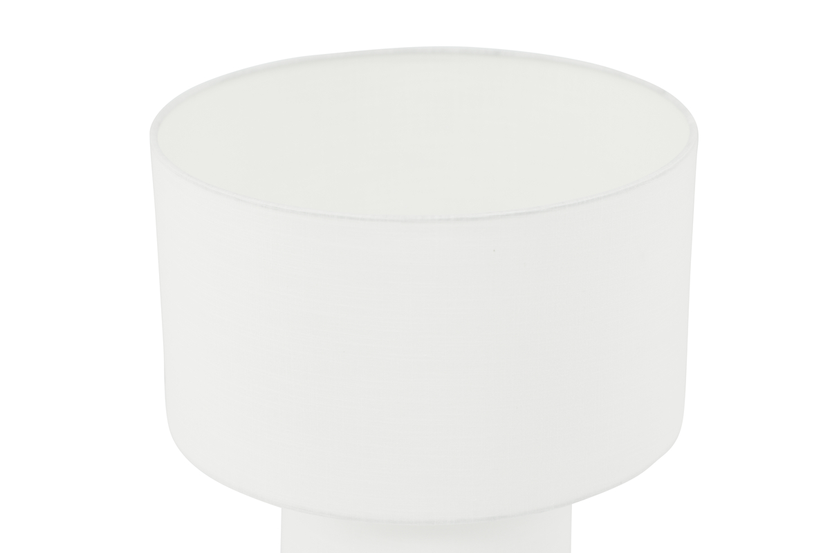 Globia 40cm Hvid bordlampe Fra Venture Design - Lampefodlen og lampesk&aelig;rmen er helt d&aelig;kket af et smukt hvidt h&oslash;rstof, der tilf&oslash;rer hjemmet en bl&oslash;d f&oslash;lelse.