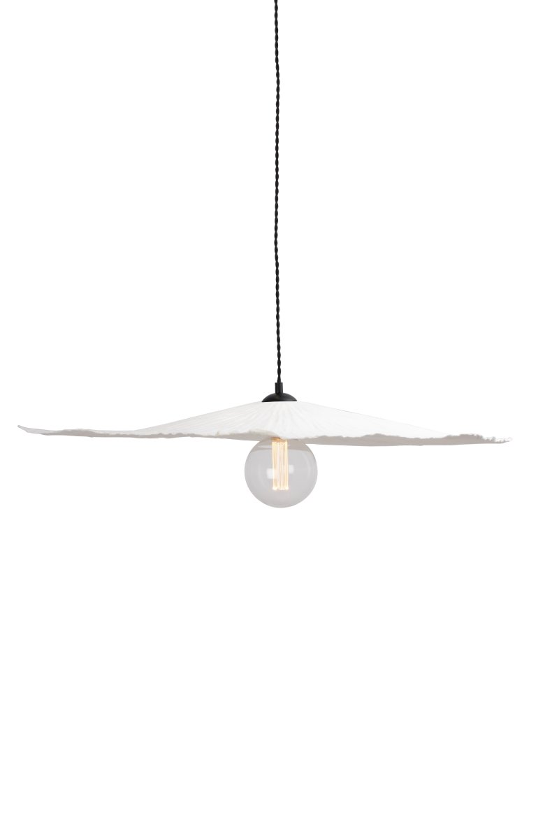 Tropez Ø82 Hvid loftslampe Fra Globen Lighting - Lampen har en 120 cm lang snoet tekstilledning og loftskop, loftskobling medfølger ikke.