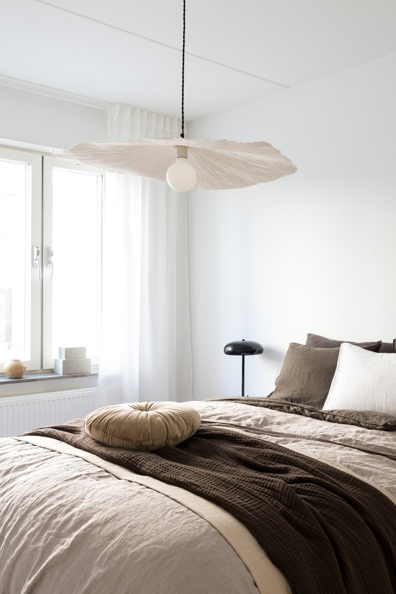 Tropez Ø82 Hvid loftslampe Fra Globen Lighting - Lampen har en 120 cm lang snoet tekstilledning og loftskop, loftskobling medfølger ikke.