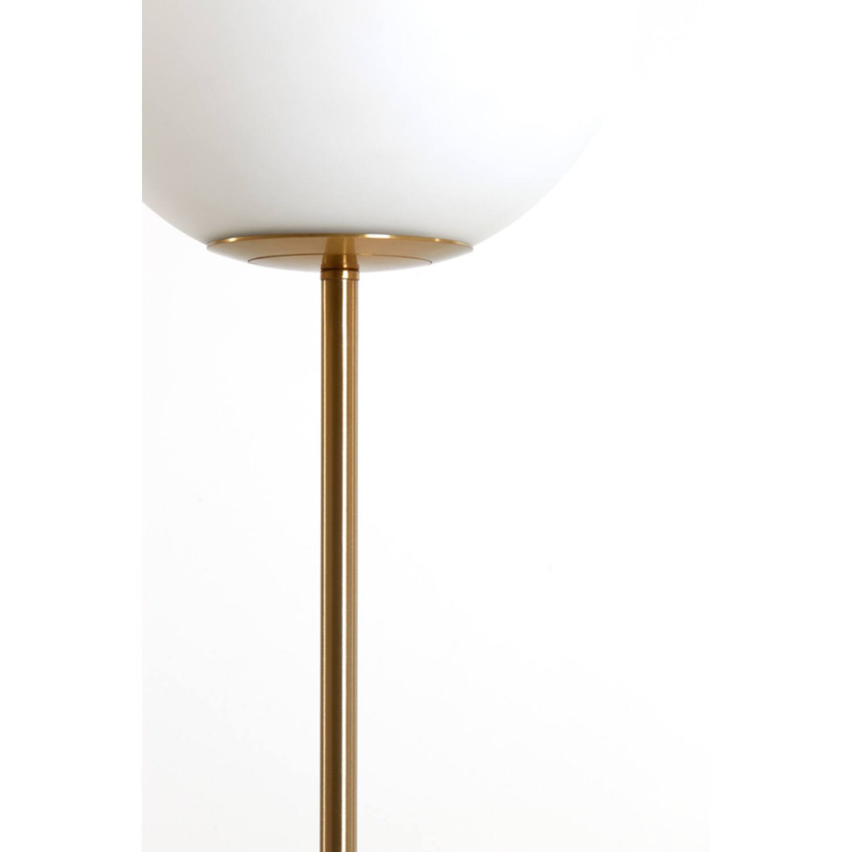 Medina Antik messing gulvlampe Fra Light & Living - Bunden af marmor i kombination med bunden af aluminium med antik messingfinish bidrager til en elegance.
