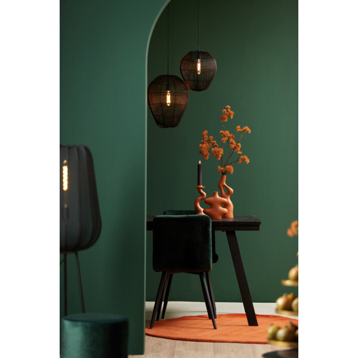 Plumeria Sort gulvlampe Fra Light & Living - Plumeria er en elegant gulvlampe med stilfulde detaljer.