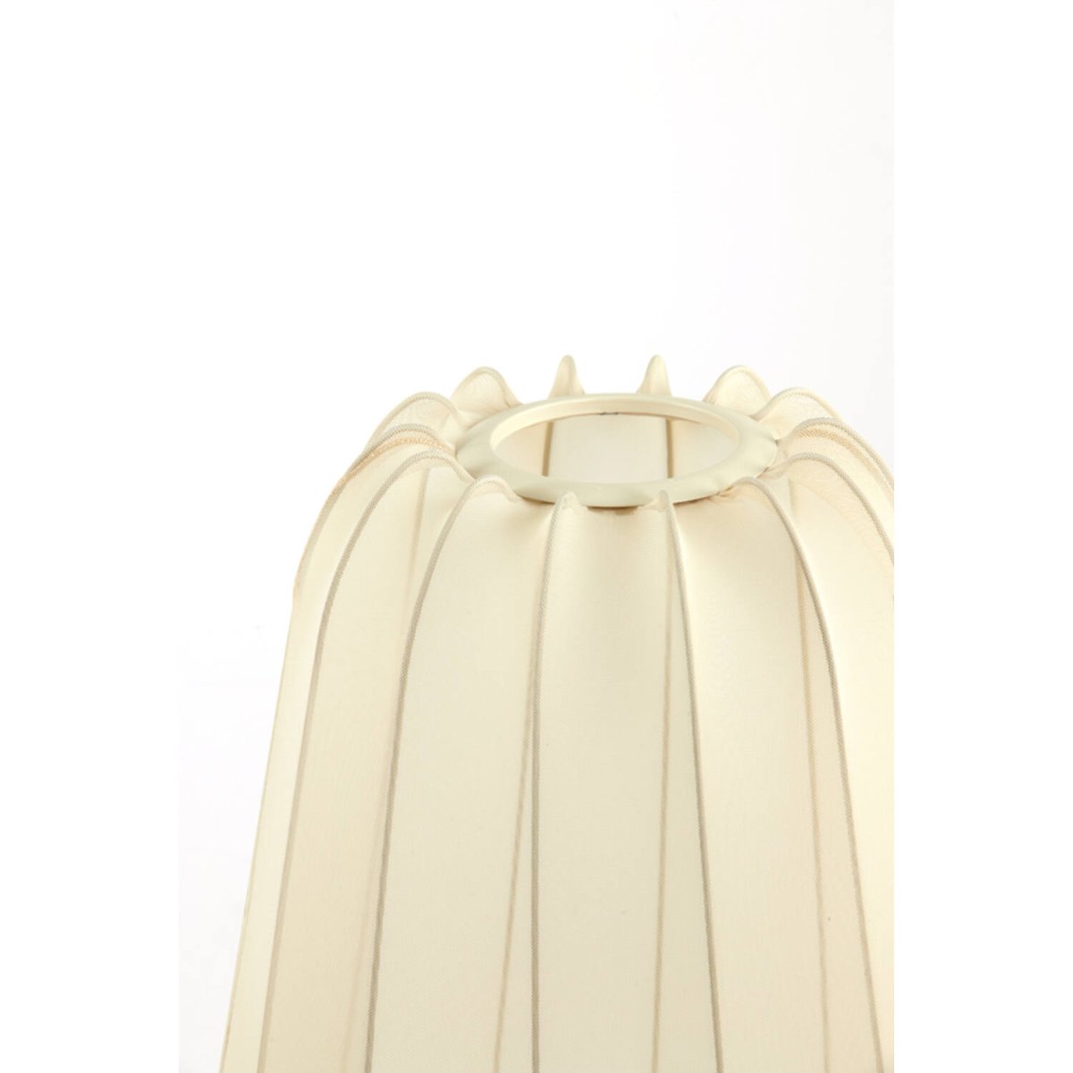 Plumeria Sand gulvlampe Fra Light & Living - Plumeria er en moderne gulvlampe med stilfulde detaljer.