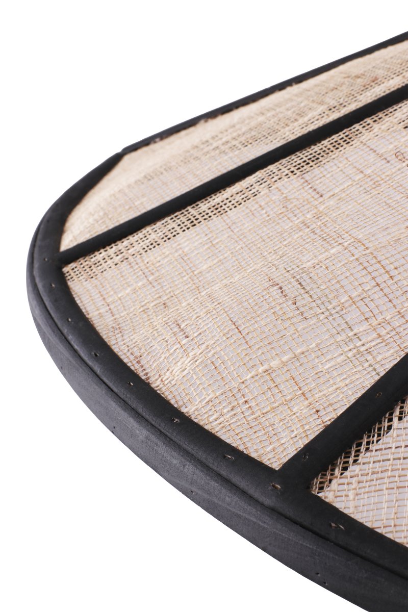 Akira Ø70 Natur/sort loftslampe Fra Globen Lighting - Lampen har en 120 cm lang sort tekstilledning og en sort plastikloftskop.