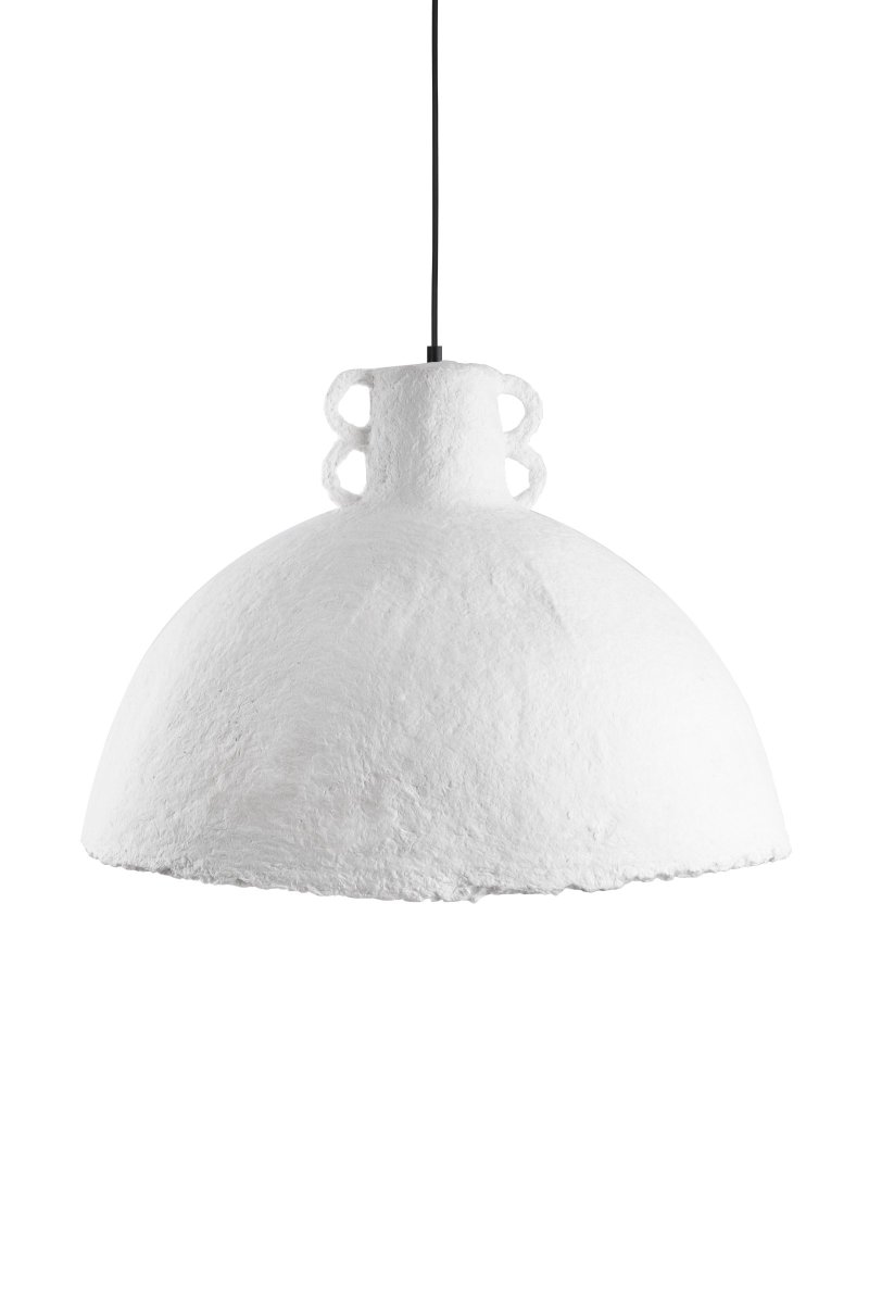 Maché Ø50 Hvid loftslampe Fra Globen Lighting - hvilket betyder, at det er st&oslash;bt af en masse best&aring;ende af papir og lim.