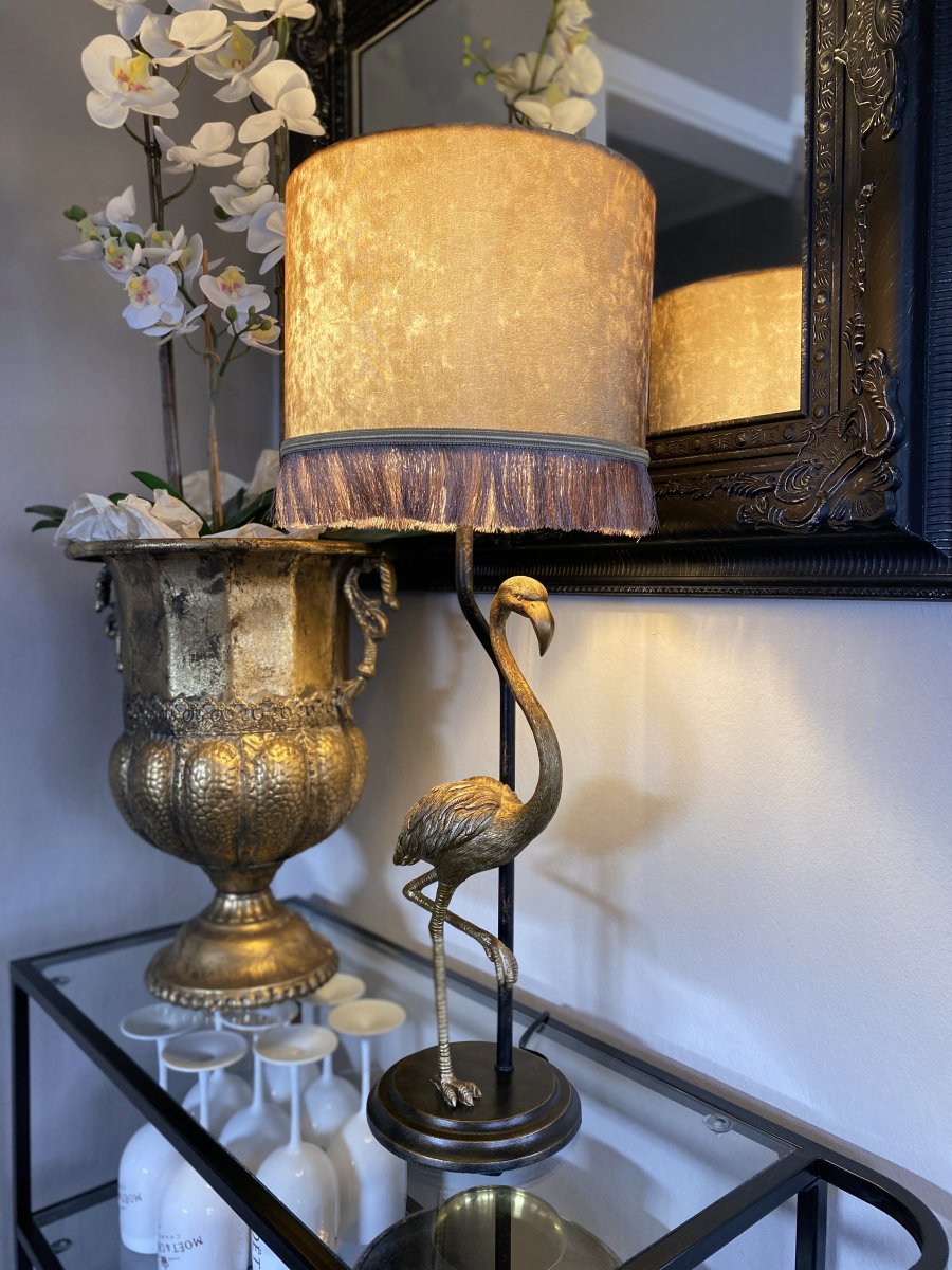 Flamingo 67cm Sort guld bordlampe Fra Aneta Lighting - Flamingo bordlampe med lampefod i guldfarvet metal med en dekorativ guldfarvet flamingo.