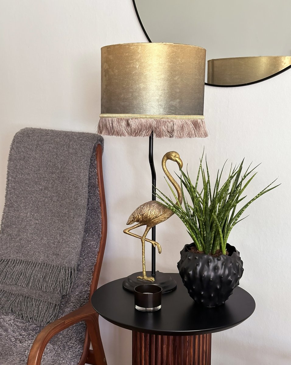 Flamingo 67cm Sort guld bordlampe Fra Aneta Lighting - Flamingo bordlampe med lampefod i guldfarvet metal med en dekorativ guldfarvet flamingo.