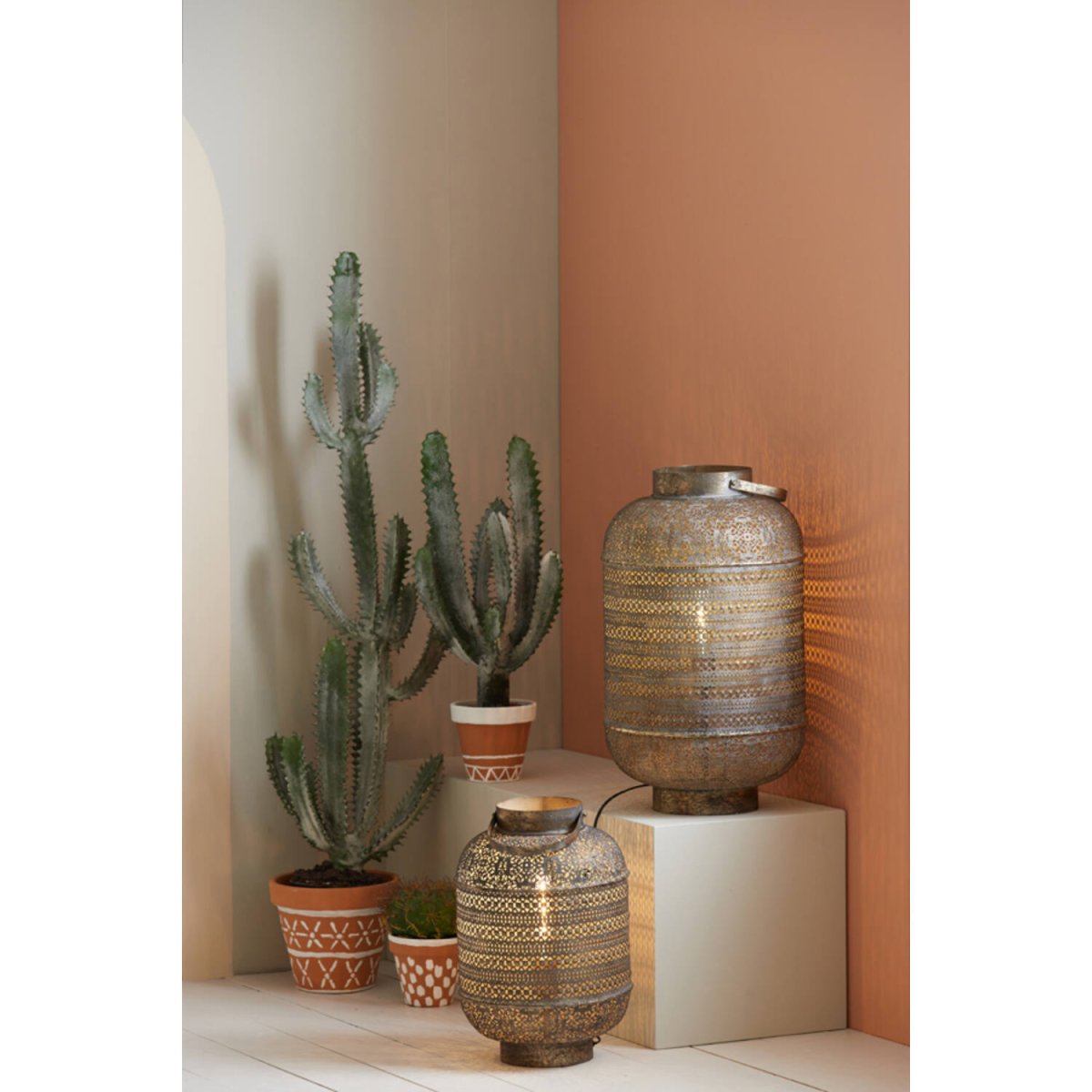 Udupi 45cm Bronze bordlampe Fra Light & Living - Skab en varm og indbydende atmosfære med Udupi, en elegant lampe i bronzefinish.
