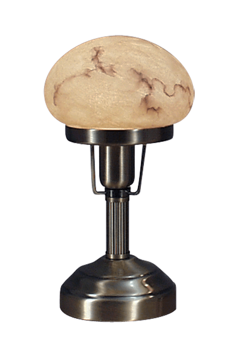 August 22cm Antik messing bordlampe Fra Aneta Lighting - Lygtens tidl&oslash;se stil g&oslash;r, at den passer lige s&aring; godt i et moderne hjem som i et mere traditionelt indrettet rum.