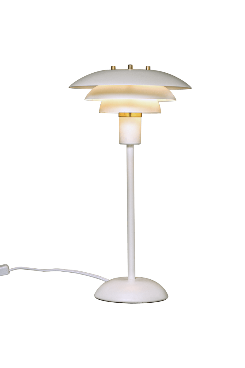 Epsilon 37cm Hvid bordlampe Fra Aneta Lighting - Detaljer i krom og mat messing medfølger, syning; du kan selv vælge, hvilken der passer bedst ind i dit hjem.
