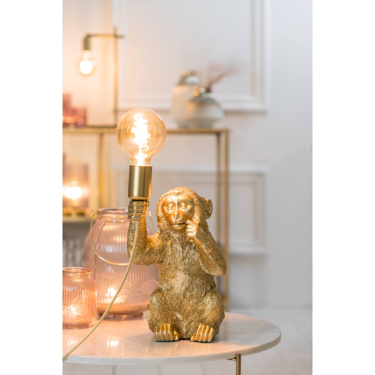 Monkey 34cm Guld bordlampe Fra Light & Living - Monkey er en legende lampe med karakter, lad den lyse op i dit hjem med sit unikke og charmerende design!