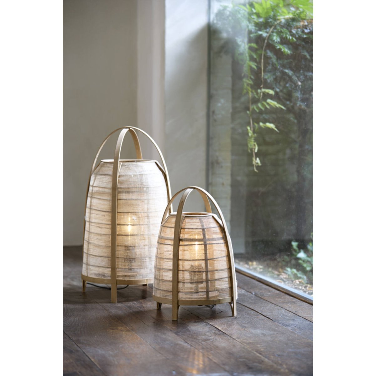 Jacinto 60cm Natur bordlampe Fra Light & Living - Skab en varm og harmonisk atmosfære med Jacinto, en stilfuld lampe i bambus og hør.