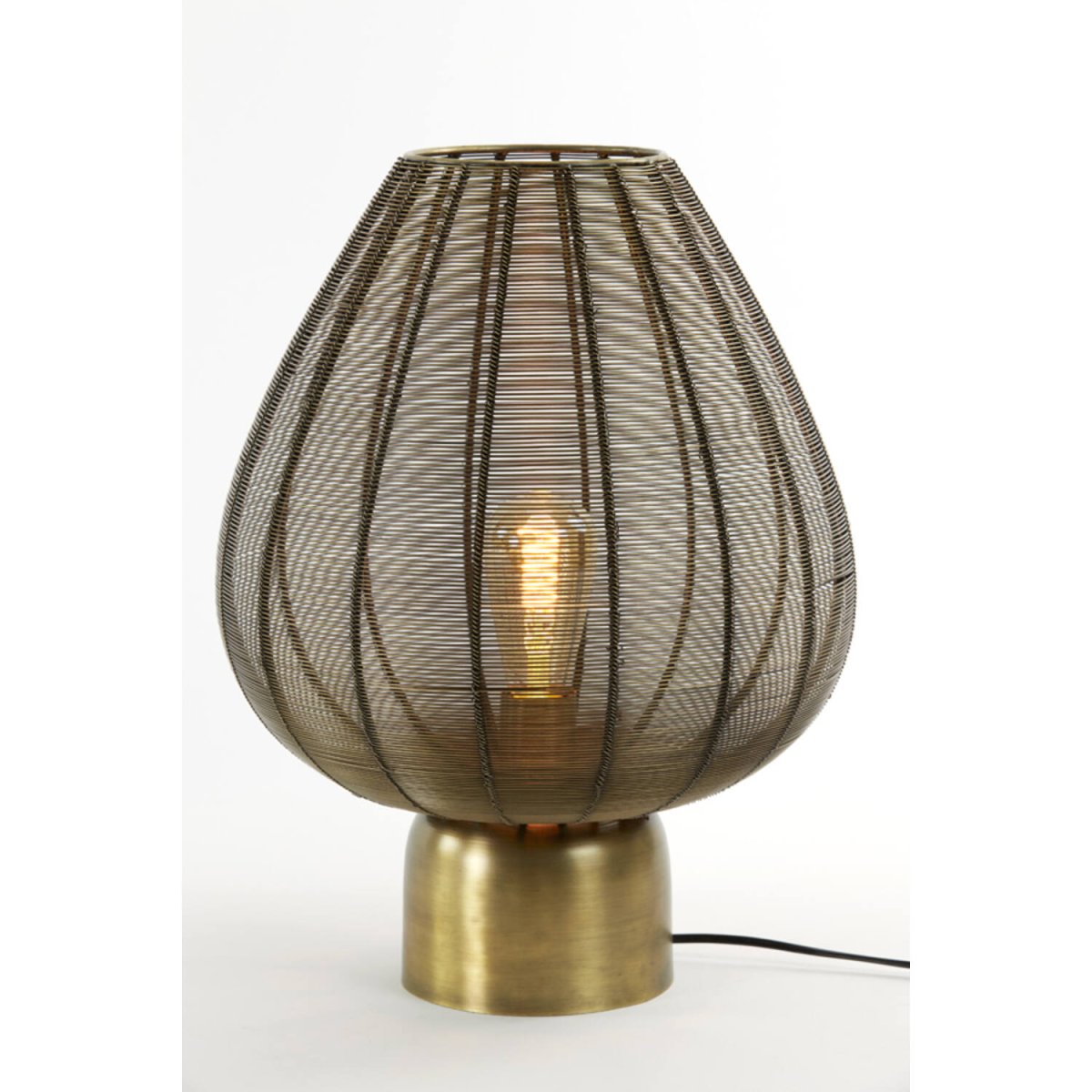 Suneko 46cm Antik guld bordlampe Fra Light & Living - Suneko er en elegant lampe lavet af jern i en antik guldfinish, hvor den luftige konstruktion skaber et smukt lysspil.