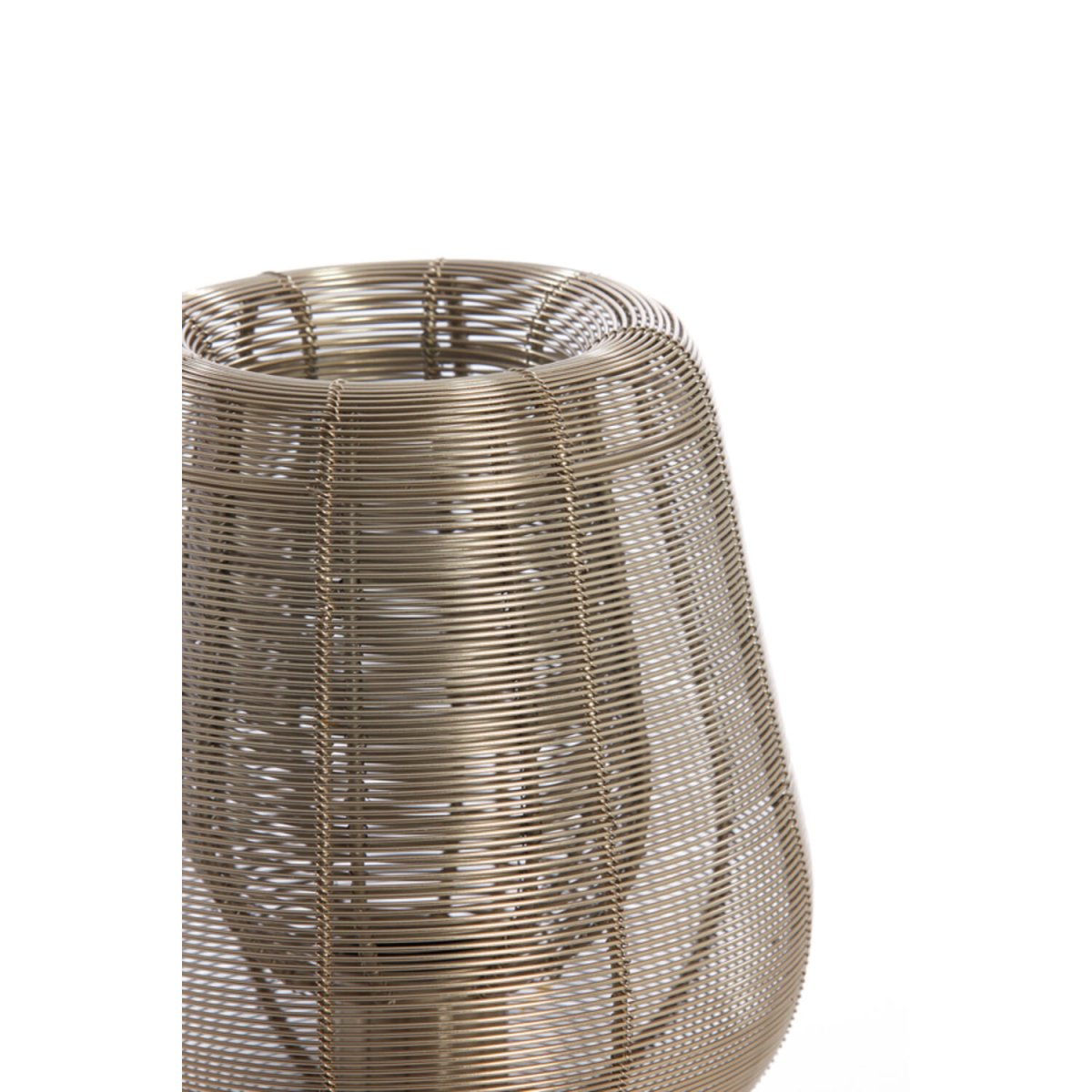 Aboso 42cm Guld bordlampe Fra Light & Living - Dens unikke form giver et moderne og elegant præg, perfekt til at løfte interiøret i både industrielle og rustikke hjem.