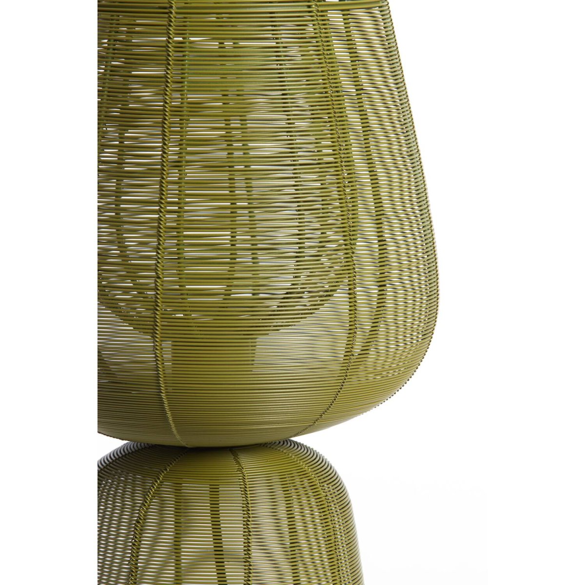 Aboso 54cm Mørkegrøn bordlampe Fra Light & Living - Dens unikke form giver et moderne og elegant pr&aelig;g, perfekt til at l&oslash;fte interi&oslash;ret i b&aring;de industrielle og skandinaviske hjem.