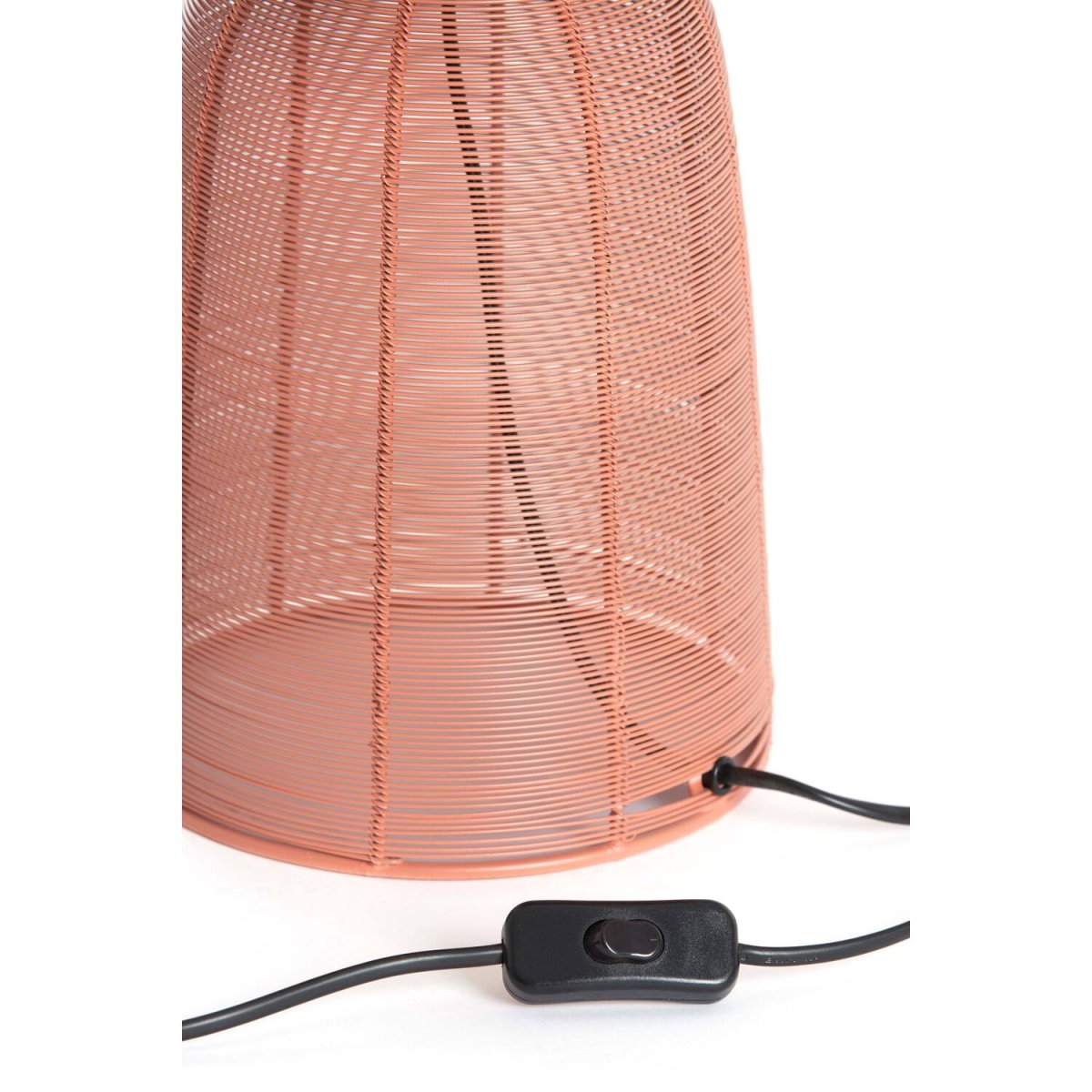 Aboso 54cm Koral pink bordlampe Fra Light & Living - Dens unikke form giver et moderne og elegant præg, perfekt til at løfte interiøret i både industrielle og skandinaviske hjem.