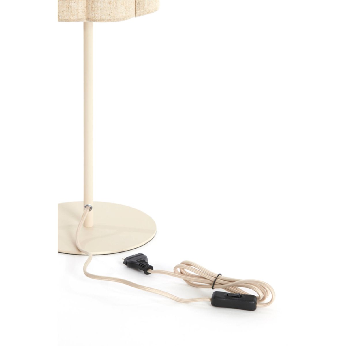 Fringe 70cm Beige bordlampe Fra Light & Living - Fringe er en stilfuld bordlampe med en cremehvid lampefod og en skærm i naturfarvet hør.