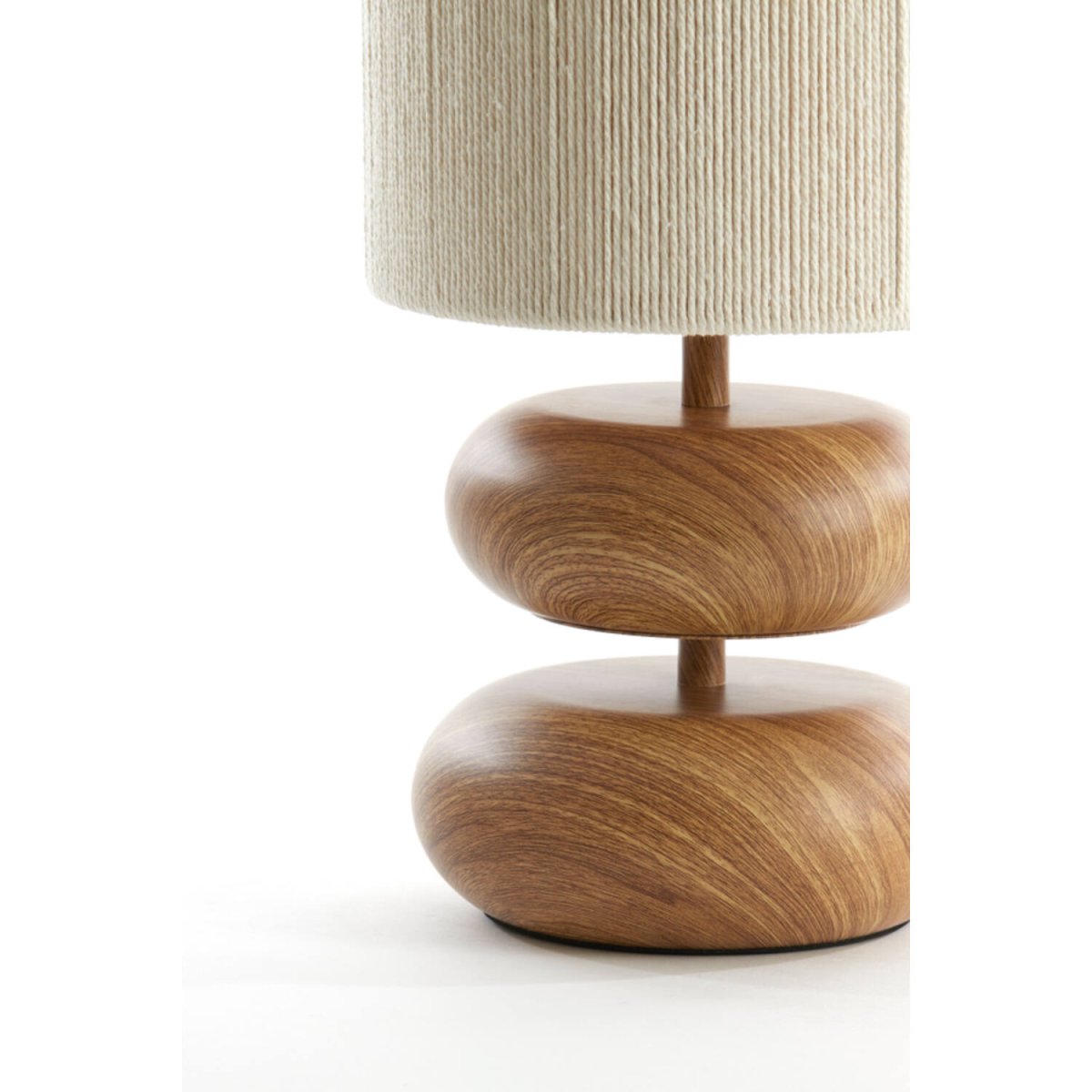 Danialo 50cm Træ bordlampe Fra Light & Living - Danialo er en stilfuld bordlampe, hvor det imiterede tr&aelig; p&aring; jernbasen m&oslash;der en sk&aelig;rm af cremet hvidt, omviklet reb.
