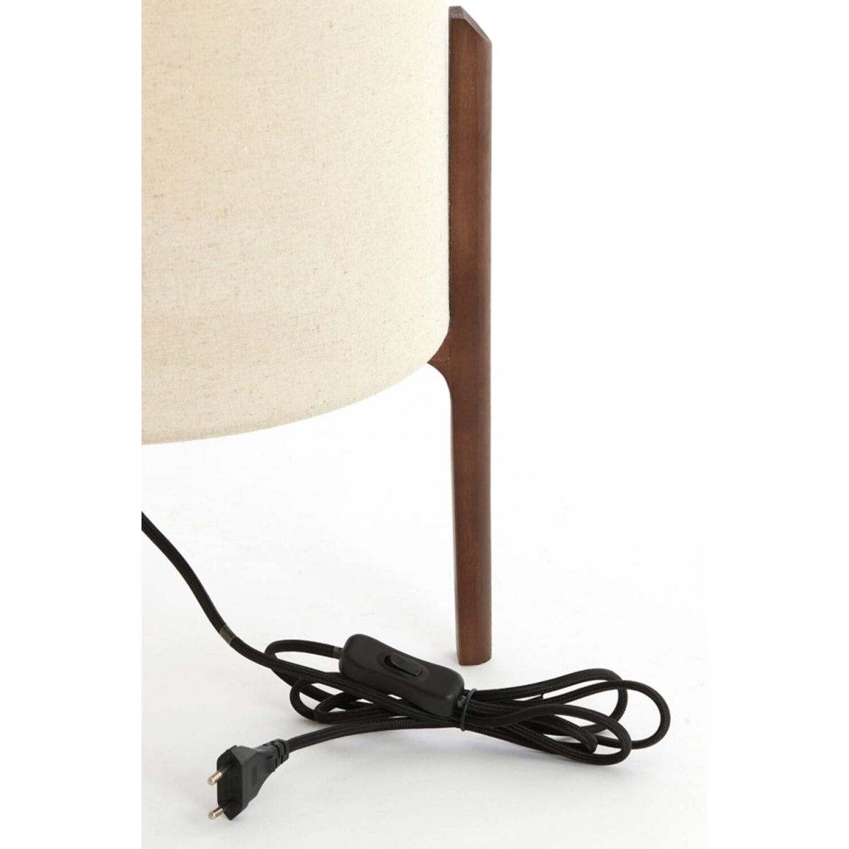 Litto 58cm Natur bordlampe Fra Light & Living - Lampen har en robust m&oslash;rk tr&aelig;ramme og en naturlig h&oslash;rsk&aelig;rm, der spreder et bl&oslash;dt og behageligt lys.
