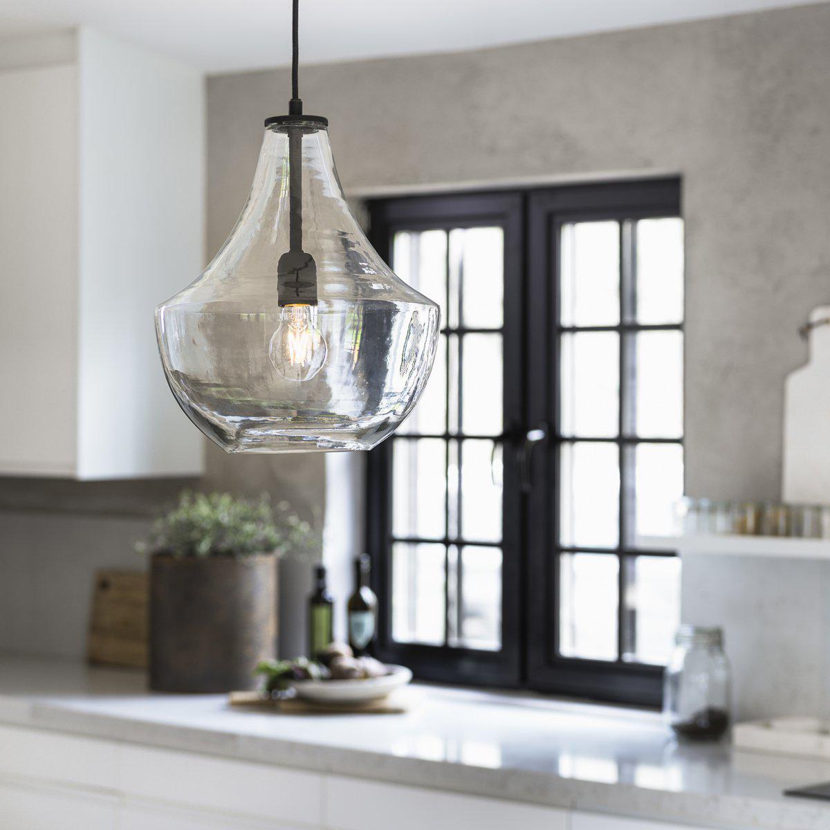 Hamilton Ø30 Gennemsigtig loftslampe Fra PR Home - Hamilton loftslampe i klart h&aring;ndlavet glas og sort mat metal f&aring;s i 2 st&oslash;rrelser.