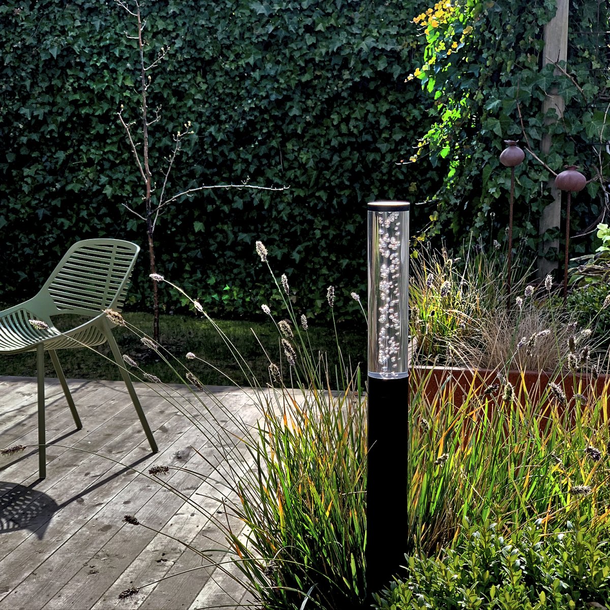 Pollux Sort Fra Lightson - Det er rart at s&aelig;tte flere Pollux i en gruppe i et staudebed eller ved en dam og p&aring; s&aring; m&aring;de at skabe en smuk lysinstallation i haven.