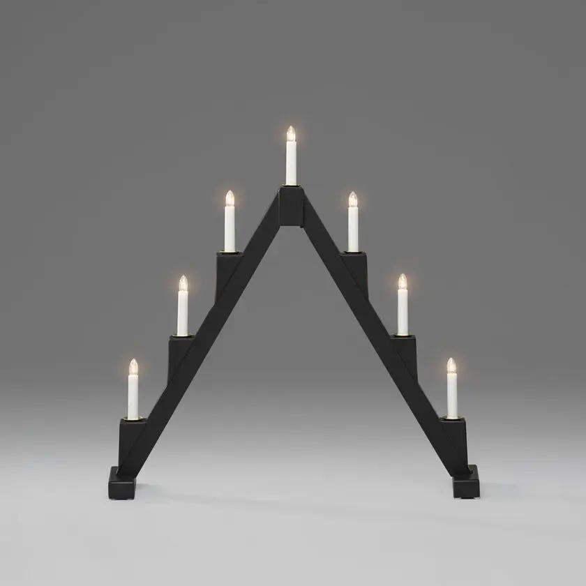 Candelabra 7 Lights Sort Fra Konstsmide - Foldbar elektrisk lysestage med 7 lys, lavet af sortmalet tr&aring;d, dekoreret med messingringe omkring hvert lys for et elegant touch.