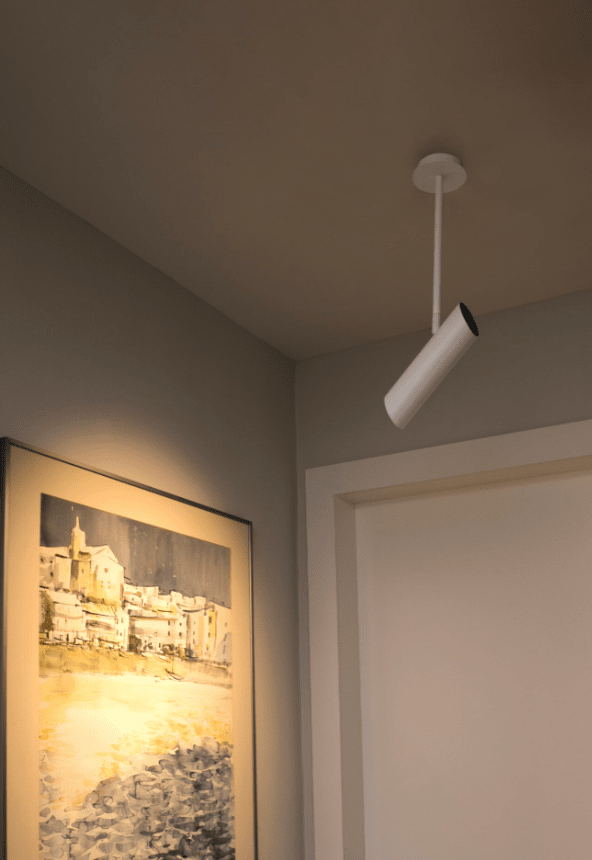Link Hvid spotlight Fra Faro Barcelona - Det stilrene design kombinerer &aelig;stetik og funktion, hvilket g&oslash;r lampen til et perfekt valg til moderne interi&oslash;r.