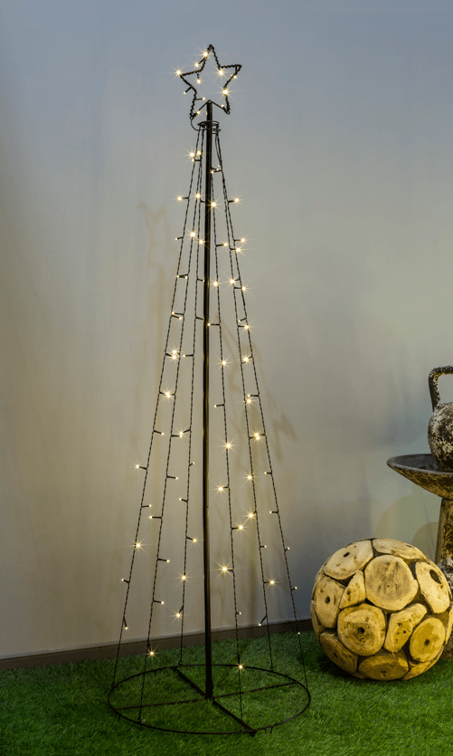 Juletræ I Metal Sort Fra Pixie Design - Dette metaljuletr&aelig; med stjerner og integreret LED-belysning er en stilfuld og moderne fortolkning af det klassiske juletr&aelig;.