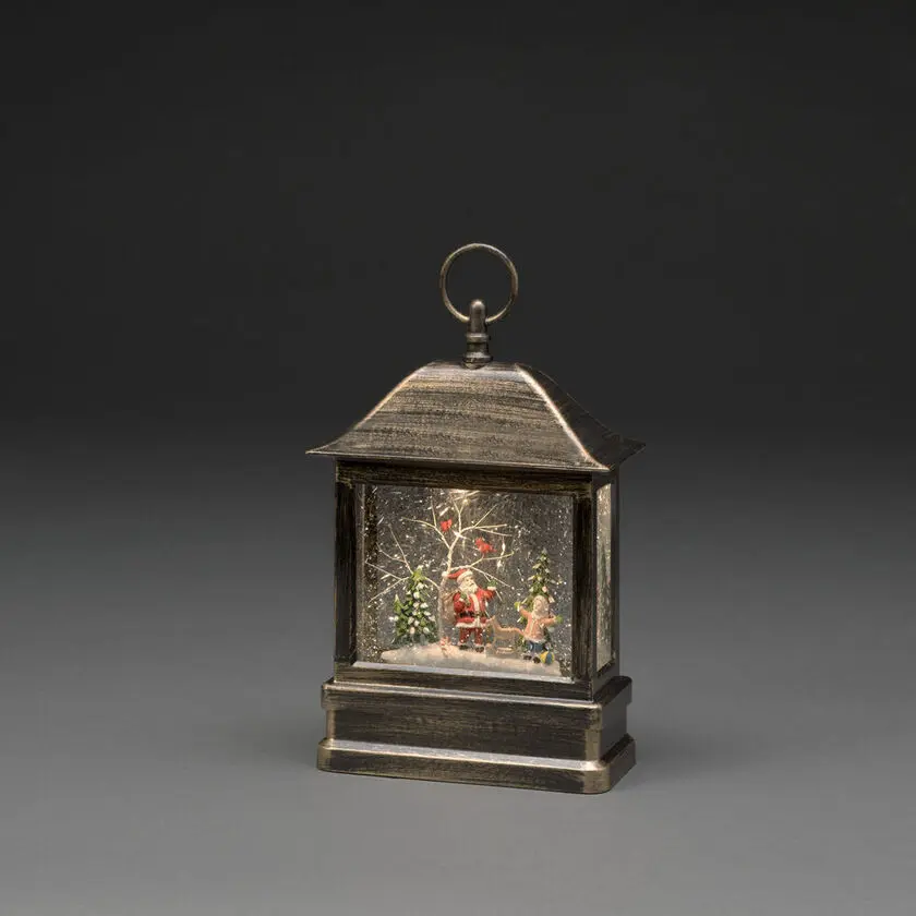 Vandfyldt Lanterne Med Nisse Brun Fra Konstsmide - Spred magi i vinterm&oslash;rket med denne vandfyldte lanterne med julemanden og b&oslash;rn!