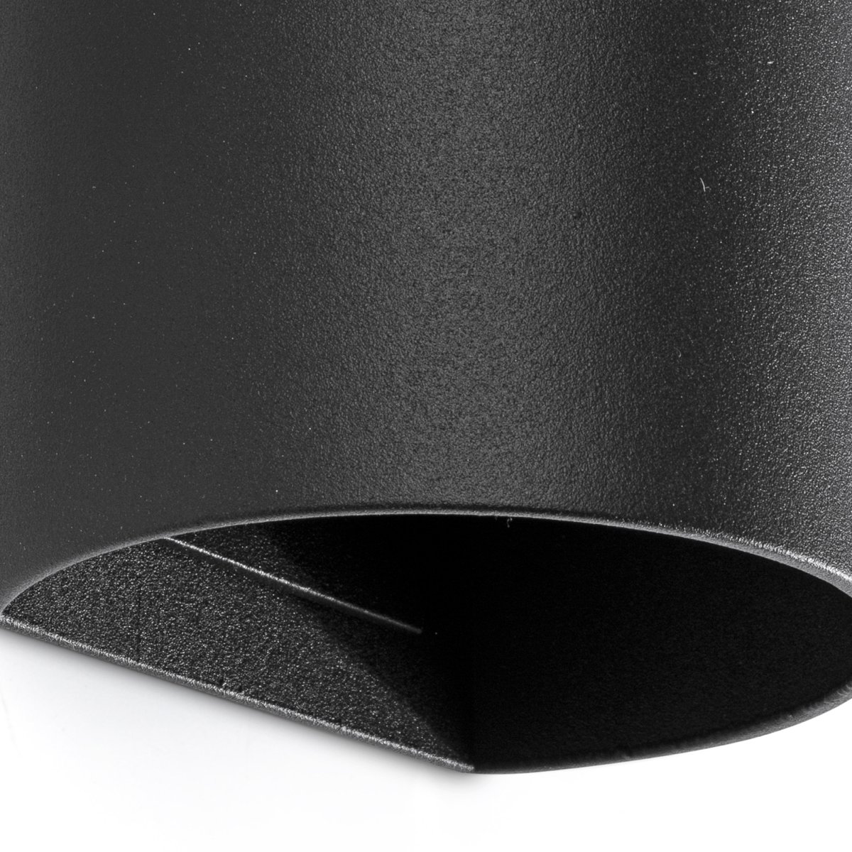 Sole 15cm Sort væglampe Fra Faro Barcelona - Den f&aring;s i to st&oslash;rrelser og kan lyse i en eller to retninger, hvilket g&oslash;r den ideel til gange og mindre rum.