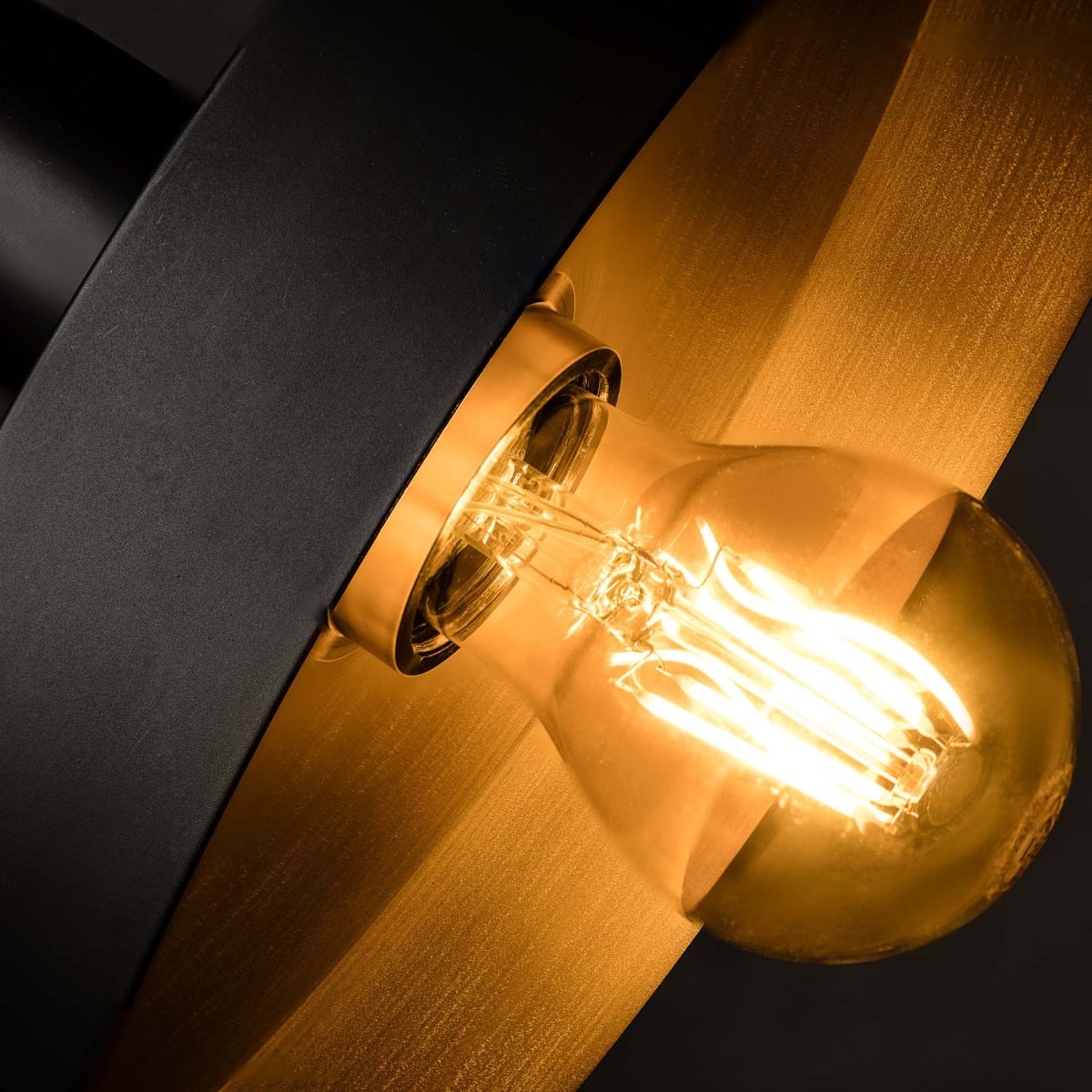 Whizz 70cm Sort væglampe Fra Faro Barcelona - Whizz er en designserie af Christoph Friedrich Wagner, der kombinerer moderne &aelig;stetik med eksklusive materialevalg.