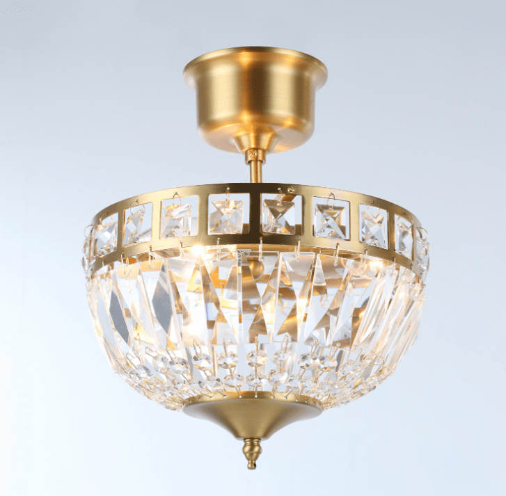 Flores Ø25 Børstet messing krystal Fra Norrsken Design - De håndskårne Klasse 1 K9-krystaller giver en spektakulær glans og skaber et smukt lysspil, der forvandler ethvert rum til en funklende oase.