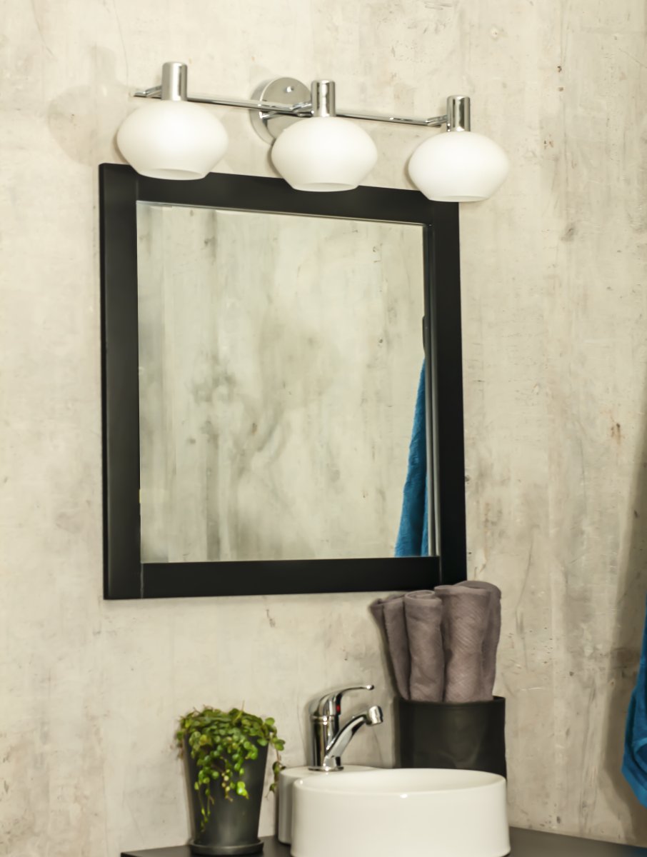 Elba 63cm Chrom badeværelseslampe Fra Aneta Lighting - Elba v&aelig;glampe er en moderne badev&aelig;relseslampe, der passer perfekt over badev&aelig;relsesspejlet.