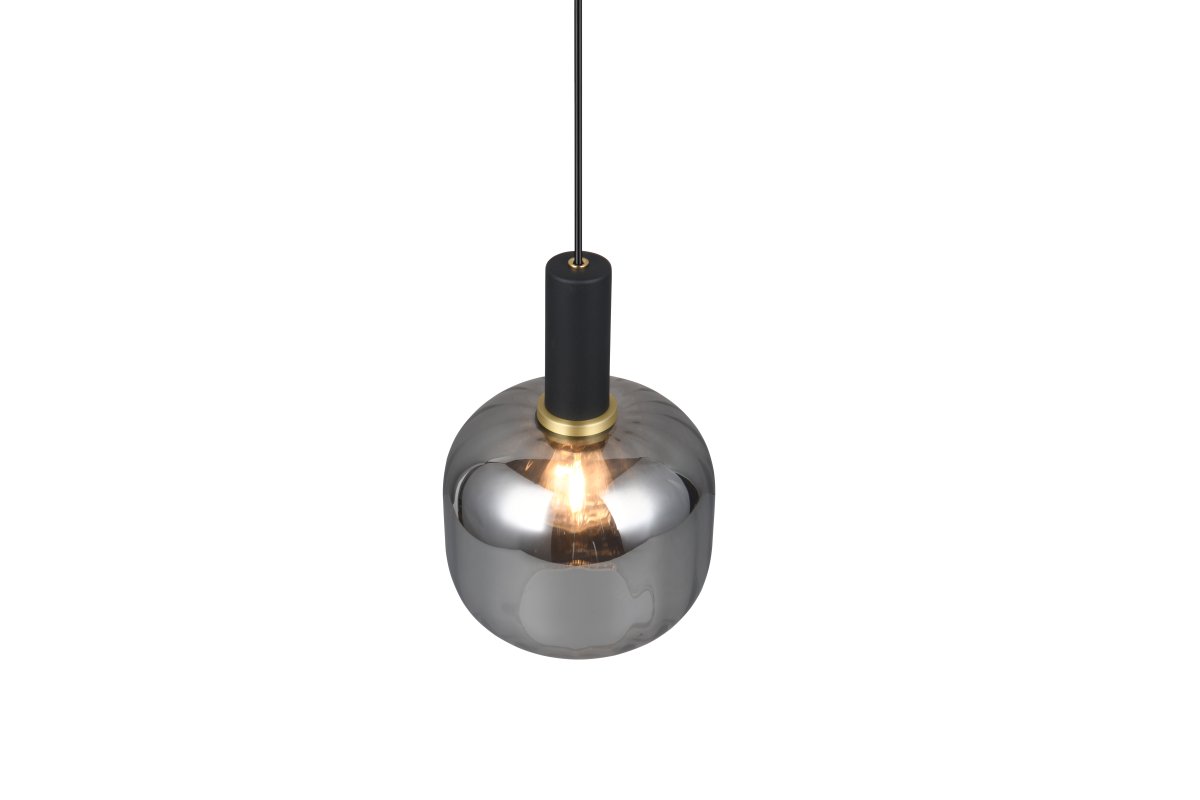 Diva Ø20 Røg grå loftslampe Fra Trio Lighting - Den røgfarvede glasskærm med bløde, riflede detaljer giver et behageligt og diffust lys, perfekt til at skabe en varm atmosfære i rummet.