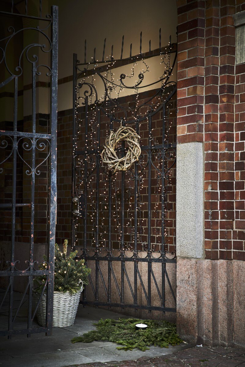 Lyskæde Crispy Ice White 16m Sort Fra Star Trading - Lyssnor med 800 LED-lamper med et smukt, lidt k&oslash;ligere sk&aelig;r.