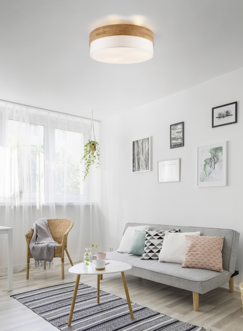 Seasons Ø50 Hvid plafond Fra Trio Lighting - Seasons loftlampen kombinerer enkle former med naturlige materialer og skaber en harmonisk og indbydende atmosf&aelig;re.