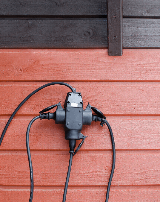 3-Vejs Fordelingskabel 1m Fra Airam - Den tykke gummikabelsamlingsledning er beregnet til udend&oslash;rs brug og ogs&aring; til professionel brug.