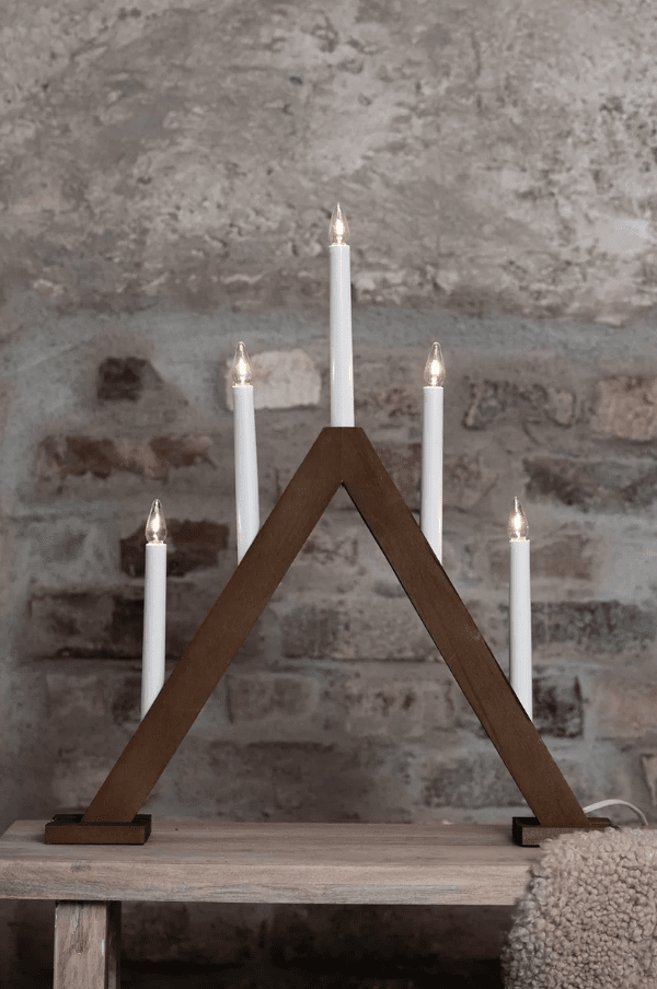 Ariele 5L Brun plet Fra Markslöjd - Det klassiske design skaber en varm og stemningsfuld stemning i hjemmet og passer lige s&aring; fint i vinduet som p&aring; et sidebord.
