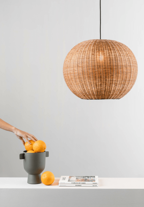 Haka Ø55 Natur loftslampe Fra Faro Barcelona - HAKA er en pendel i middelhavsstil med en rund form.