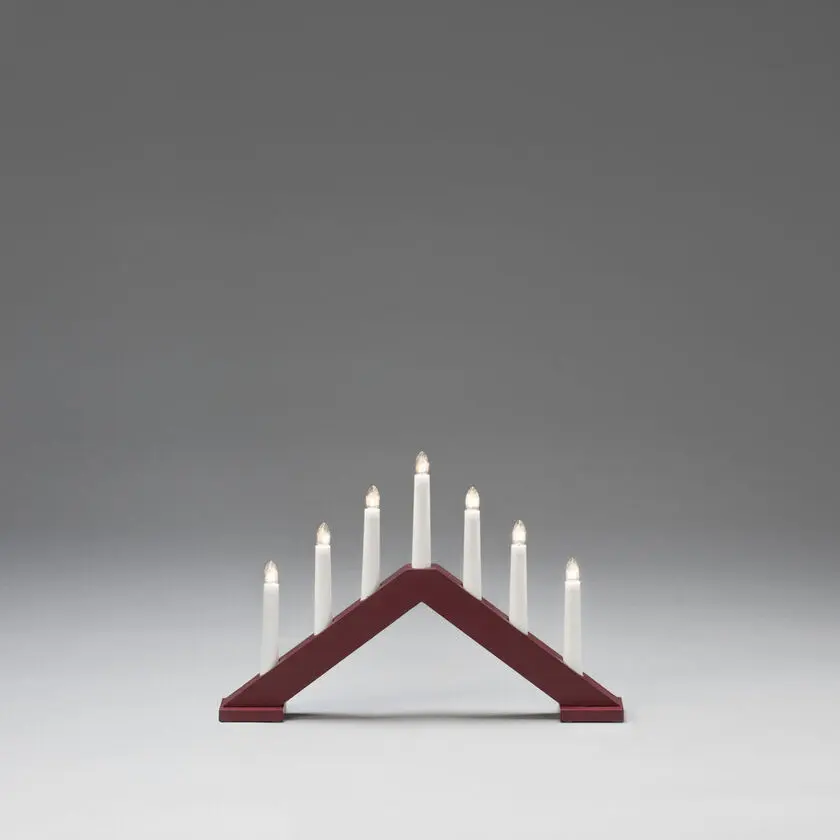 Candelabra 7 Lights Mat mørkerød Fra Konstsmide - Giv dit hjem en tidl&oslash;s og stilfuld julestemning med denne elegante adventsstage i tr&aelig;.