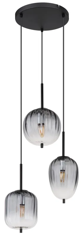 Attila Ø46 Røgfarvet loftslampe Fra Globo Lighting - Tillverkad av mattsvart metall och r&ouml;kf&auml;rgat glas som &auml;r mjukt tonade, detta ger lampan ett unikt ljusspel som skapar en behaglig och sofistikerad st&auml;mning i rummet.