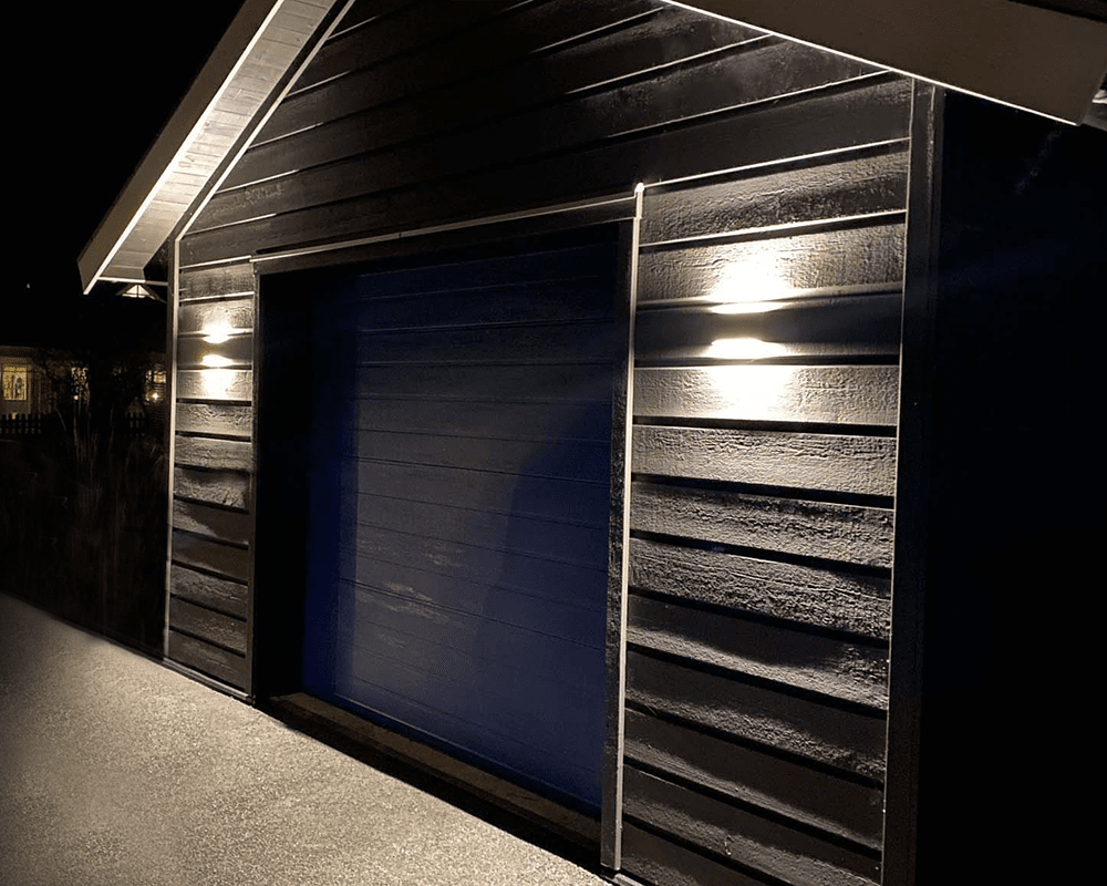 Illusion plan II Hvid udendørslampe Fra Westal - Drivenheden er integreret i armaturet, og bagsiden har to ind- og udgange og hurtig tilslutningsterminal for nem installation.
