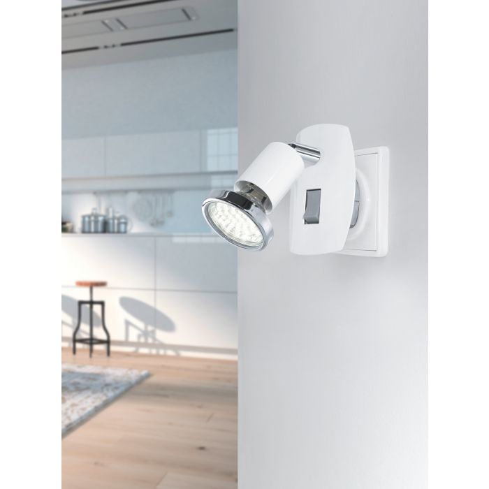 Mini 4 Hvid læselampe Fra Eglo - Denne enkle og funktionelle væglampe gør det nemt, hvis du ikke vil skrue lampen fast på væggen.