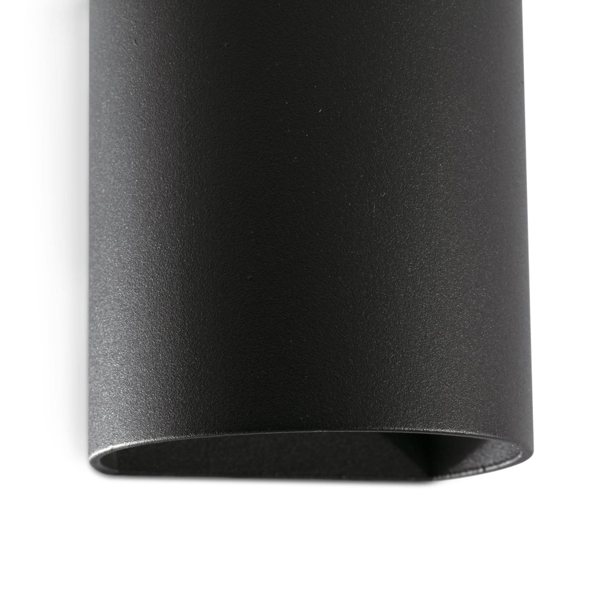 Sole 10cm Sort væglampe Fra Faro Barcelona - Den f&aring;s i to st&oslash;rrelser og kan give lys i en eller to retninger, hvilket g&oslash;r den ideel til gange, trapper og mindre rum.