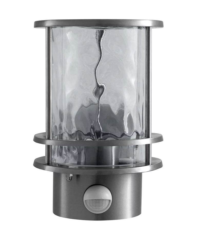 Post Sensor Rustfrit stål udendørslampe Fra Ledvance - Fremstillet i rustfrit st&aring;l med en klar glaskuppel i hamret finish giver den et smukt lysspil og skaber en indbydende atmosf&aelig;re.