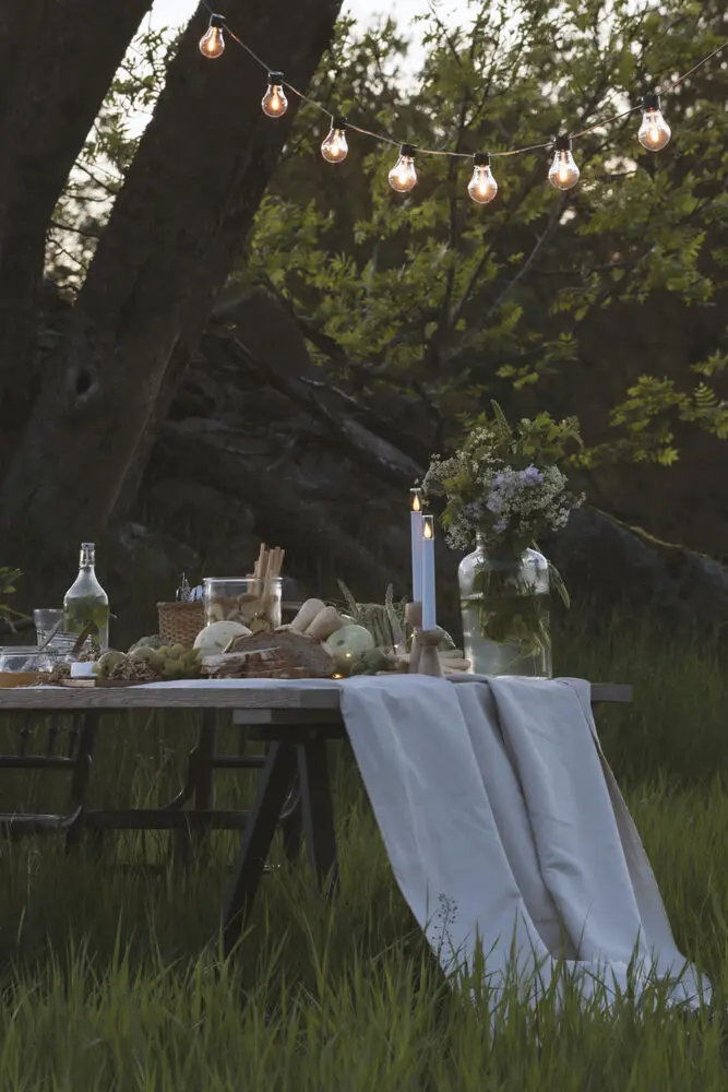 Lyskæde, ravfarvet, 4,5 m Sort Fra Konstsmide - IP44-klassificeret og holdbar nok til b&aring;de indend&oslash;rs og udend&oslash;rs brug.