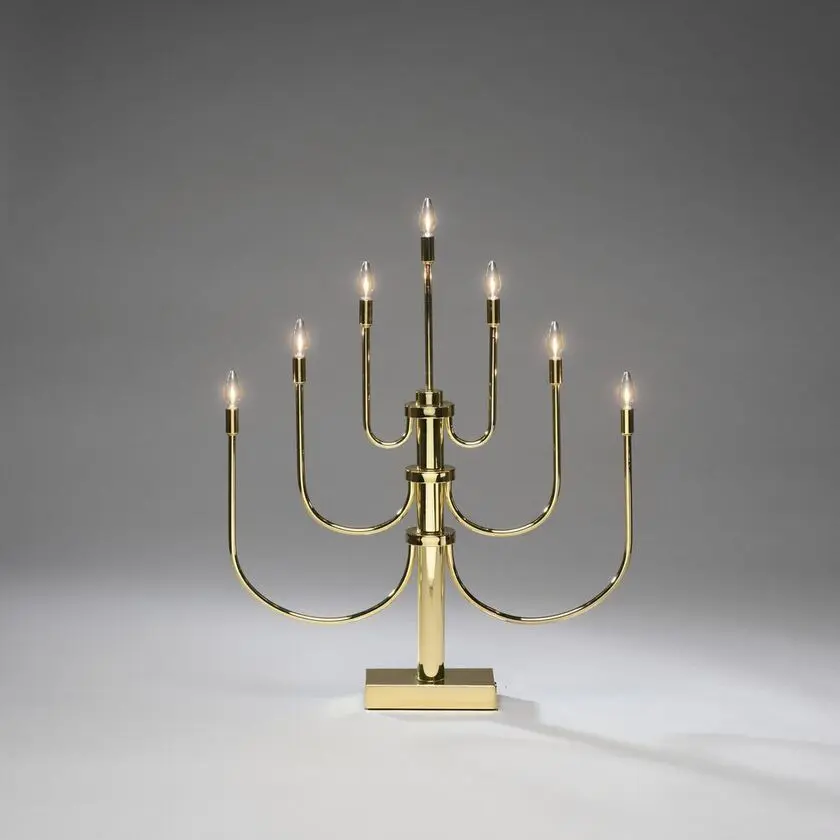 Candelabra 7 Lights Messing Fra Konstsmide - Det elegante, klassiske design med syv lys og smukt buede arme giver en luksuri&oslash;s f&oslash;lelse til dit hjem.