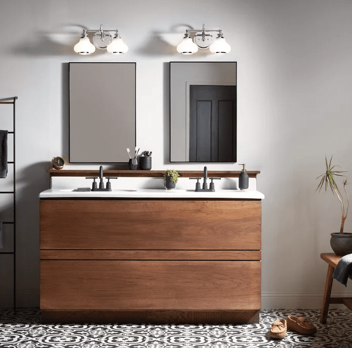 Ainsley 40cm Poleret krom badeværelseslampe Fra Elstead Lighting - De kuppelformede opalglassk&aelig;rme giver et bl&oslash;dt og behageligt lys og er kombineret med elegant poleret krom, der s&aelig;tter prikken over i'et.